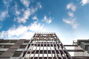 Un palazzo alto che guarda il cielo di Silks Place Yilan a Città di Yilan