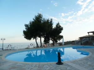 Бассейн в Milia Bay Hotel Apartments или поблизости