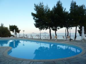 Бассейн в Milia Bay Hotel Apartments или поблизости