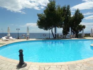 Бассейн в Milia Bay Hotel Apartments или поблизости