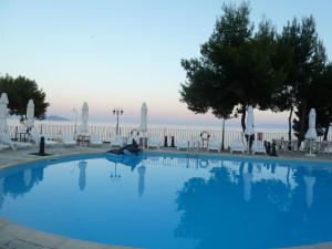 Бассейн в Milia Bay Hotel Apartments или поблизости