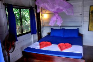A bed or beds in a room at Happy Elephant Bungalows
