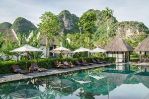 Kolam renang di atau di dekat Aravinda Resort Ninh Binh