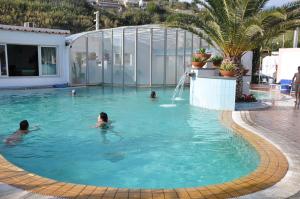 Bazén v ubytování Hotel Castiglione nebo v jeho okolí