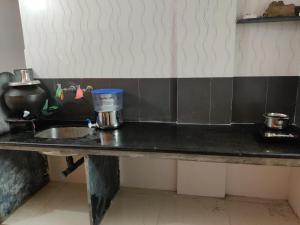 2BHK AC Row House Bunglow in good locality的厨房或小厨房
