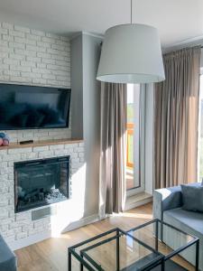 Televízia a/alebo spoločenská miestnosť v ubytovaní Apartament Słoneczna 7 + 12 fotografií