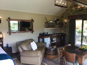 A seating area at Hawkridge Chalet - Honeymooners Chalet