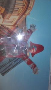 Ein Bild eines Supermanns, der in der Luft schwebt in der Unterkunft Casa Greta in Massarosa