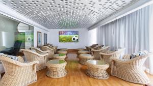 A television and/or entertainment centre at Bull Astoria
