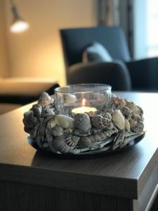 a candle on a plate on a table at Haus Strandhafer in Börgerende-Rethwisch