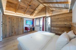 Łóżko lub łóżka w pokoju w obiekcie Golf- und Sporthotel Moarhof
