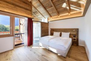 Łóżko lub łóżka w pokoju w obiekcie Golf- und Sporthotel Moarhof