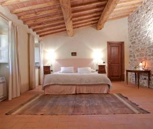 a bedroom with a bed and a dresser at Agriturismo Villa Di Campolungo in Fiesole