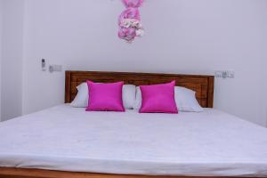 Postel nebo postele na pokoji v ubytování Pearl Holiday Inn