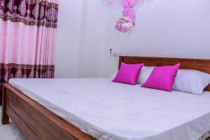 Postel nebo postele na pokoji v ubytování Pearl Holiday Inn