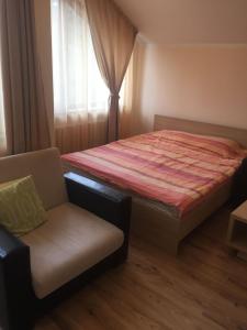 Borovets Gardens Apartments TMF tesisinde bir odada yatak veya yataklar