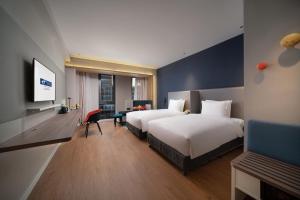 Postel nebo postele na pokoji v ubytování Holiday Inn Express Shanghai Huijin by IHG