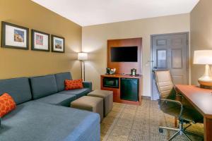 Svetainės erdvė apgyvendinimo įstaigoje Comfort Inn & Suites Nashville Franklin Cool Springs