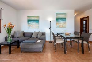 a living room with a couch and a table at Villas El Partidor in Playa Blanca