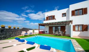 a villa with a swimming pool and a house at Villas El Partidor in Playa Blanca