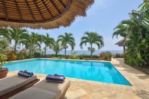 Hồ bơi trong/gần Villa Cahaya - Bali Sea Villas Beachfront and private pool