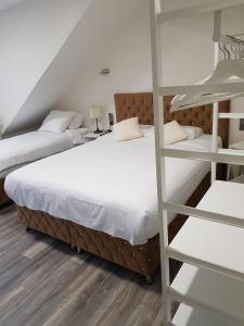 Кровать или кровати в номере Hôtel Méribel