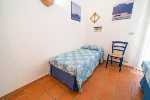 A bed or beds in a room at Appartamenti Baia Blu