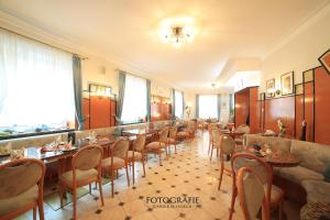 Gallery image of Cafe am Donautor in Kelheim