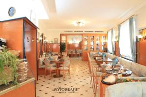 Gallery image of Cafe am Donautor in Kelheim