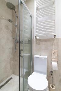 a bathroom with a toilet and a glass shower at DOMEK NAD WISŁĄ in Kazimierz Dolny
