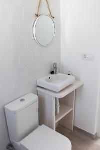 A bathroom at Villa La Costa - 3 apartamentos