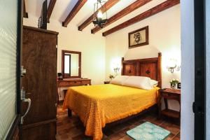 En eller flere senge i et værelse på El mesón del Quijote
