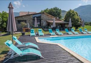 Bazén v ubytování Domaine De Malcor Adult et enfants à partir de 12 ans - nous contacter nebo v jeho okolí