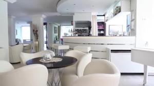 Kuchyň nebo kuchyňský kout v ubytování Hotel Aristeo