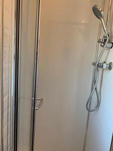 A bathroom at Twickenham Guest House 