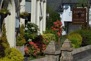 a garden of flowers in front of a building at Jerichos Boutique Accommodation in Windermere