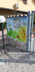 a wall with a sign that says cape chili chili at Casale Del Borgo in Hermada