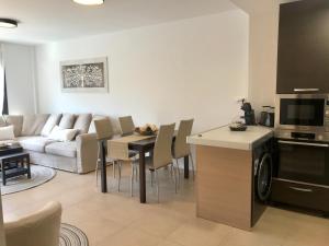 A kitchen or kitchenette at El Mocan Luxury Apartment