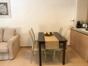 A seating area at El Mocan Luxury Apartment