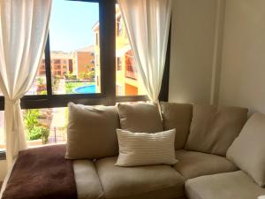 A seating area at El Mocan Luxury Apartment