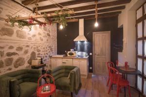 a kitchen with two chairs and a table in a room at La Casita de Candela Toledo in Toledo