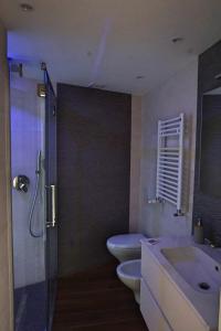 A bathroom at Sevi modern stay