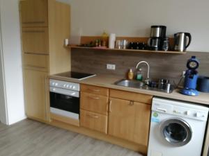 Kuchyň nebo kuchyňský kout v ubytování Haupthaus Möblierte Zimmer mit eigenem Bad