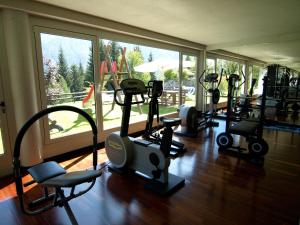 a gym with a bunch of machines in a room at Hotel Belvedere in Folgarida