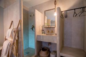a bathroom with a sink and a shower with a mirror at La Casita de Candela Toledo in Toledo