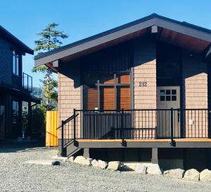 Imagem da galeria de Sandy Feet Retreat Port Renfrew- Oceanfront 2BR modern cottage em Port Renfrew