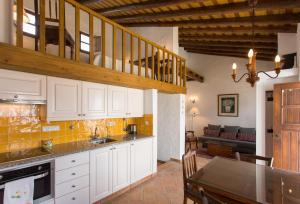Kuchyň nebo kuchyňský kout v ubytování Casas da Capela do Monte, Country Houses