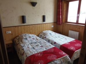 Chalet l'aubépine résidence B&B客房内的一张或多张床位
