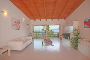 A kitchen or kitchenette at Villenpark Sanghen