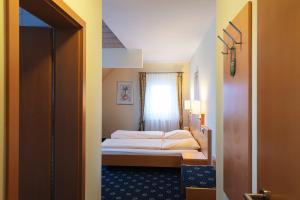 Postel nebo postele na pokoji v ubytování Hotel Restaurant Zum Hirschen